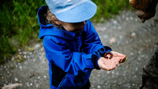 How to Handle Summer Temperature Swings with the Right Clothing